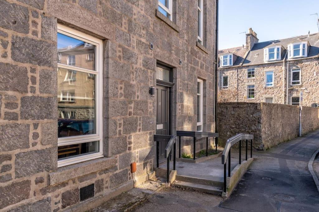 West End @ Netflix @ Newly Built Apartamento Aberdeen Exterior foto