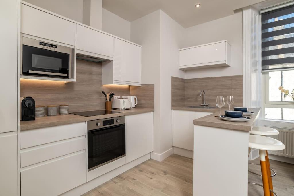 West End @ Netflix @ Newly Built Apartamento Aberdeen Exterior foto